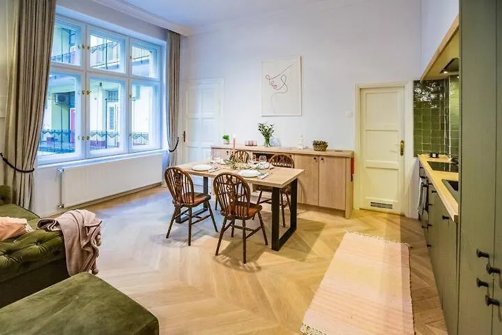 Elegant Oasis In Budapest Downtown